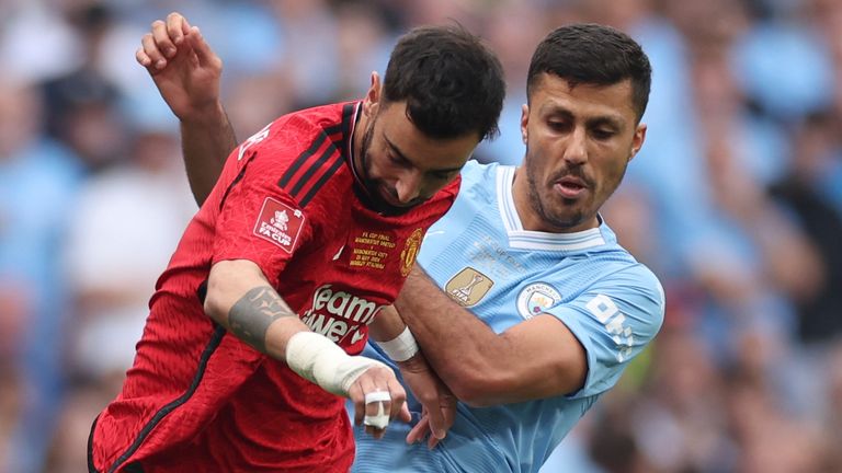 Rodri tangles with Bruno Fernandes