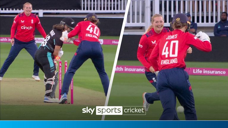 Sophie Ecclestone breaks New Zealand&#39;s momentum with two vital wickets of Suzie Bates and Amelia Kerr in the same over.