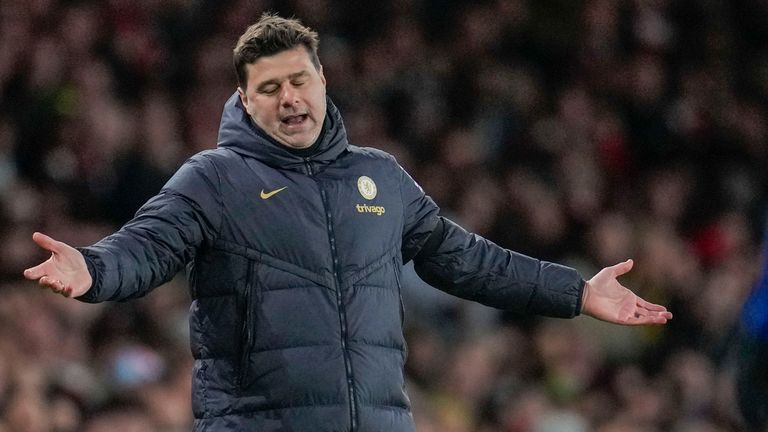 Chelsea's head coach Mauricio Pochettino, left, reacts during the English Premier League soccer match between Arsenal and Chelsea at Emirates Stadium in London, Tuesday, April 23, 2024. (AP Photo/Kin Cheung)